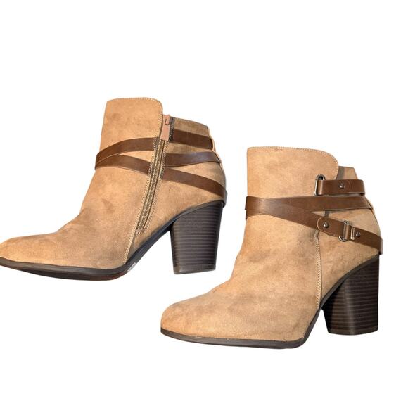 Torrid 11W Brown Women's Chelsea Ankle Boots 3 Inch High Heel Shoe 11 W Wide - Picture 2 of 11